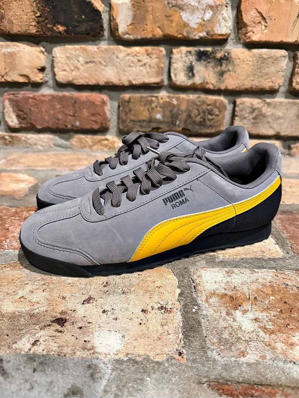 Puma Roma 24 Standard Sneakers in Gray & Yellow Sz 8